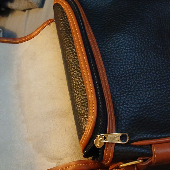 Dooney and Bourke saddle crossbody - Picture 5 of 8